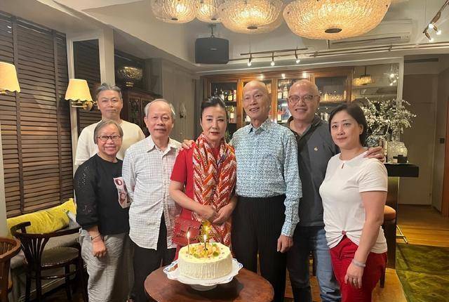 汪明荃晒罗家英78岁大寿,精心打扮好亮眼,夫妻同框红光满面!