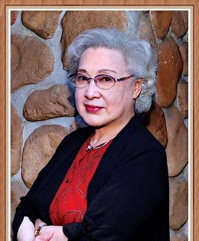 演员秦怡:被亲妹抢走丈夫,孩子又患上精神病,和女儿反目成仇