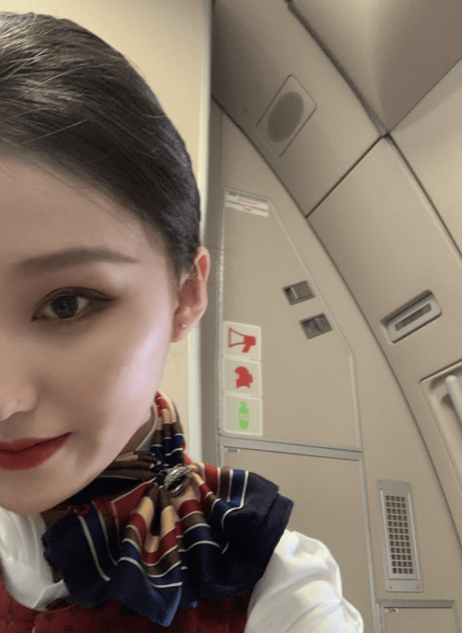 原创国航空姐空少一个月拿多少薪资8000到12万高吗