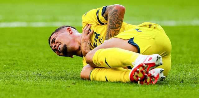 21岁球员承受双重伤痛,遭受网络暴力谴责