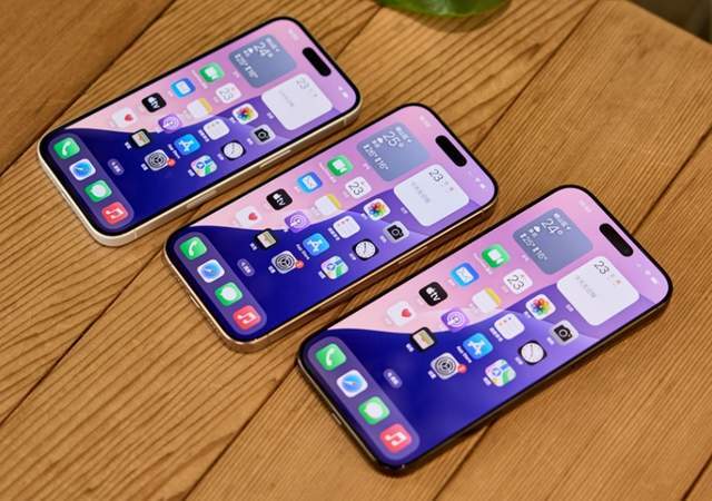 同时为iPhone16、华为MateXT供货，中国女首富，又赢麻了