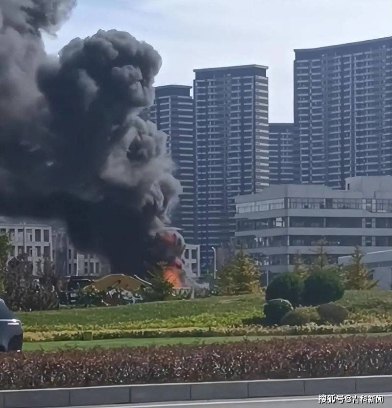 突发!大连一直升机降落时起火,官方通报:2人受伤