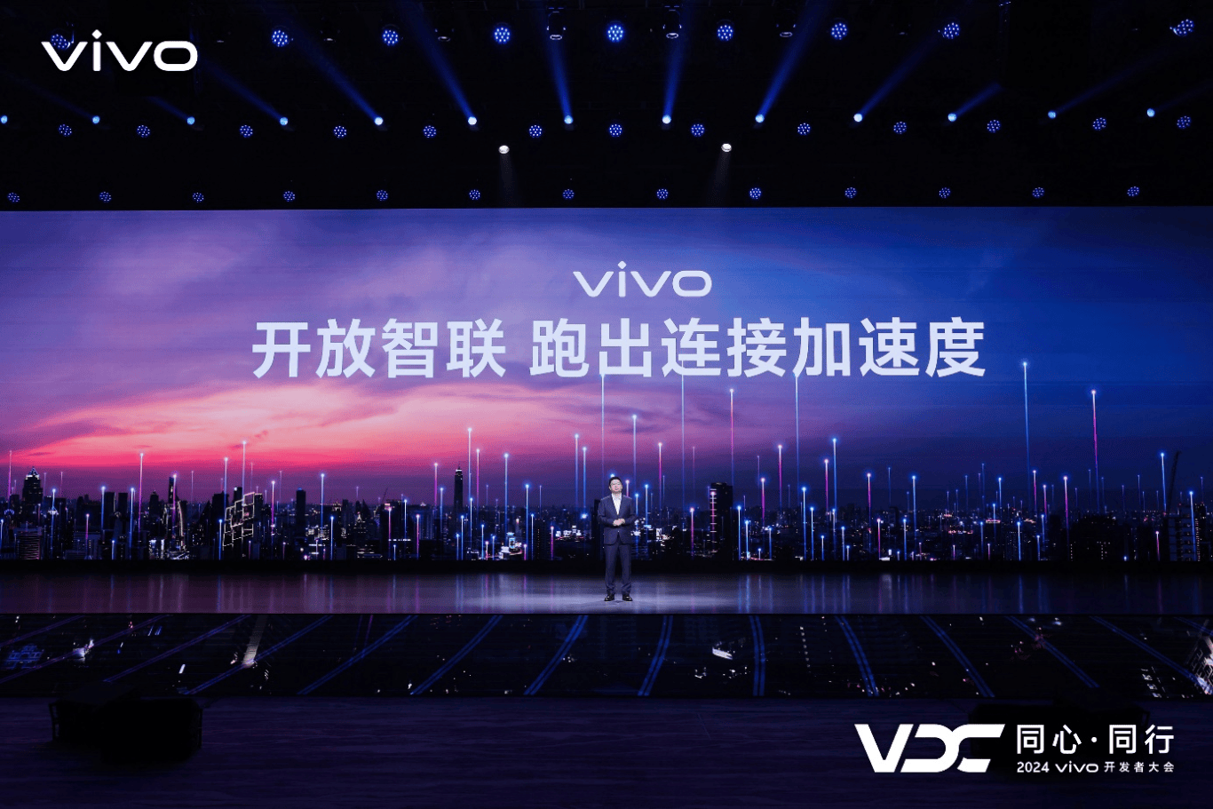 vivo发布全新AI战略 蓝心大模型矩阵及原系统5迎来重磅升级 