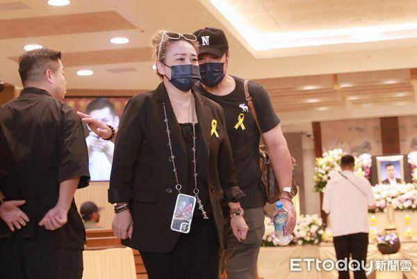 陈致远,林秀琴「眼眶泛红」现身汪建民告别式 他捐眼角膜遗爱人间