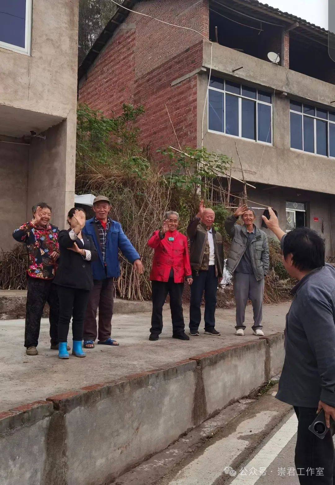 三下午到达大竹,大竹东柳醪糟有限公司唐董事长知道后,叫我去他公司小