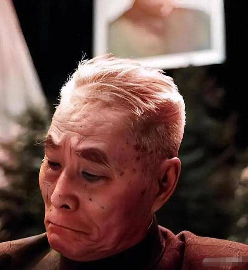 黄维,谁都不服,就服这个大师兄,他还真听话,继续搞起他的永动机,一搞