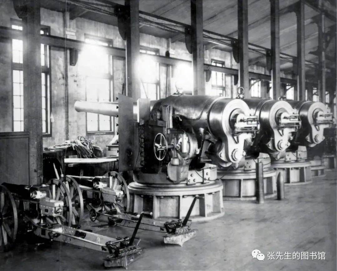 创建了江南制造局,天津机器局等近代军工企业,轮船招商局,上海电报局