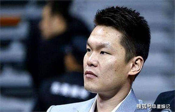 她是易建联的老板娘,身价40亿,后背纹身性感,如今仍风韵犹存_吴迪常