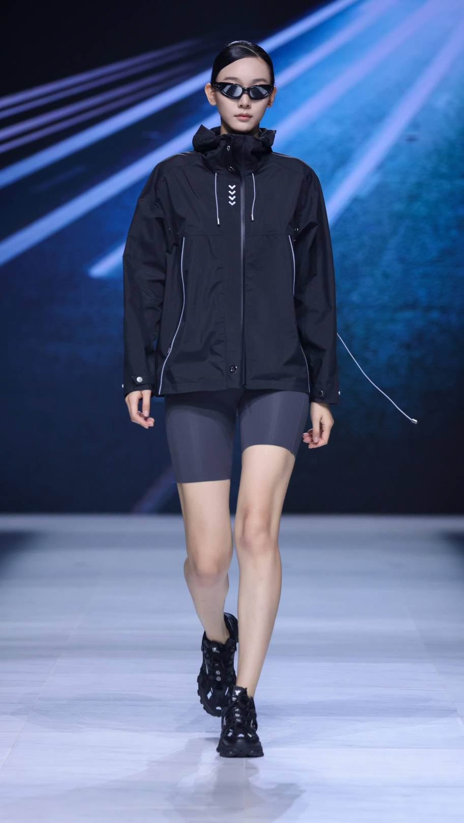 盛泽织造五大品牌潮流户外大秀精彩亮相演绎科技环保创新趋势