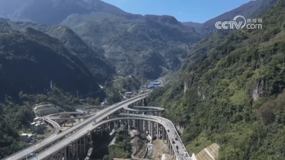 云南昭通 大永高速通车 全面实现"县县通高速"