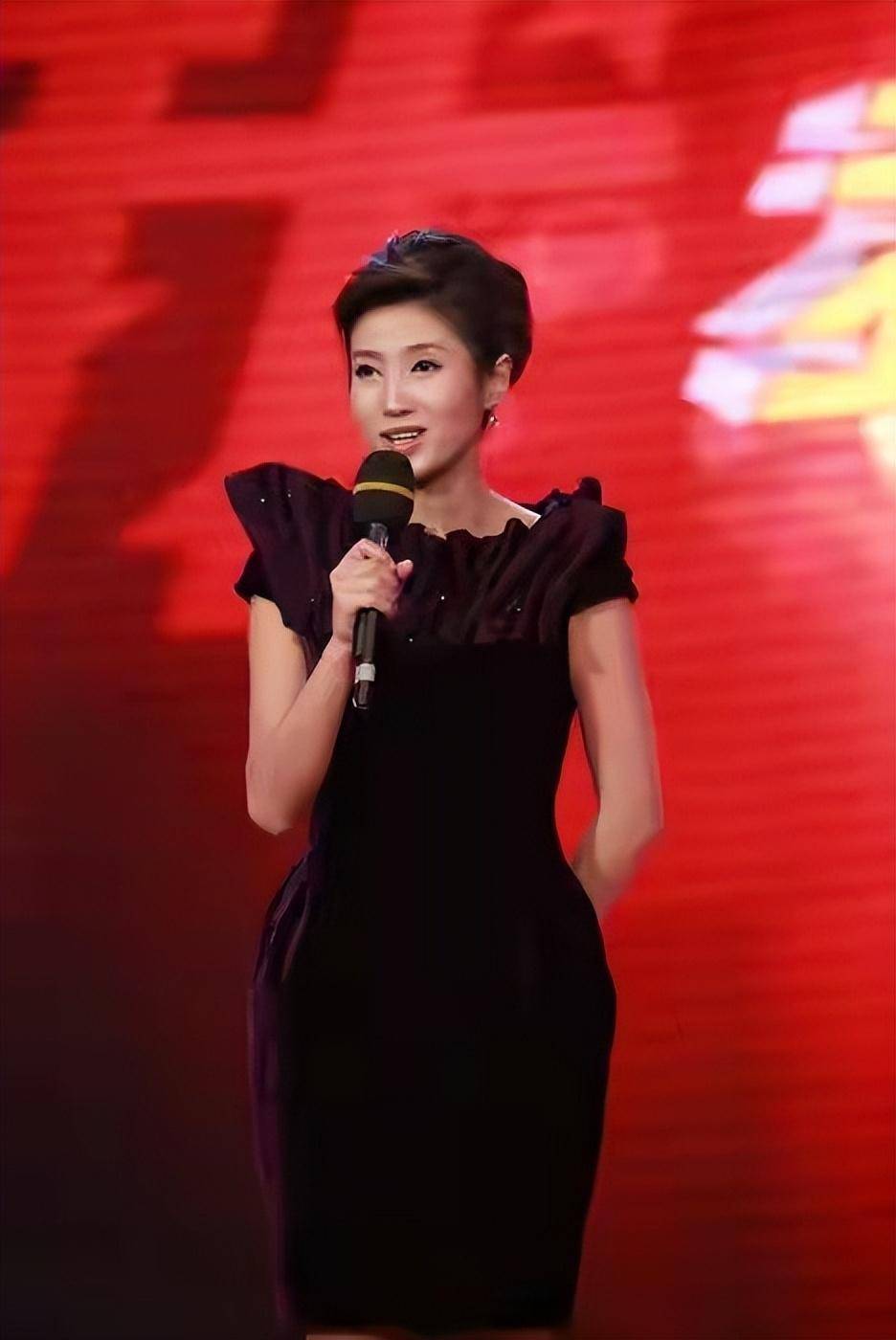 刚强儿子刚好近照,妻子也是同行主持,北京台一姐春妮的精彩人生_徐