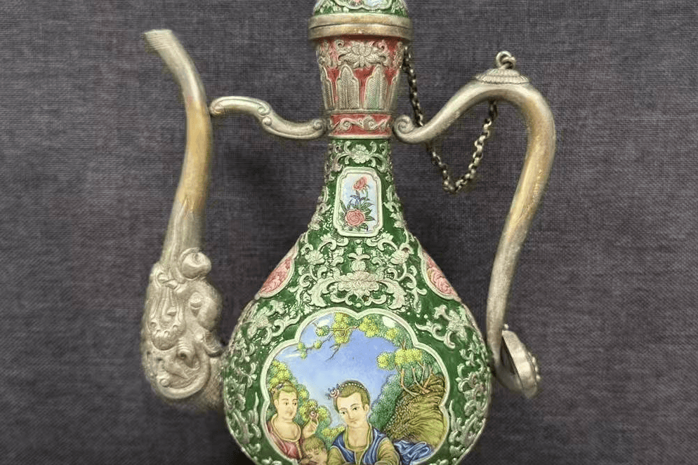 乾隆年制《珐琅彩人物花卉酒壶》_搜狐网