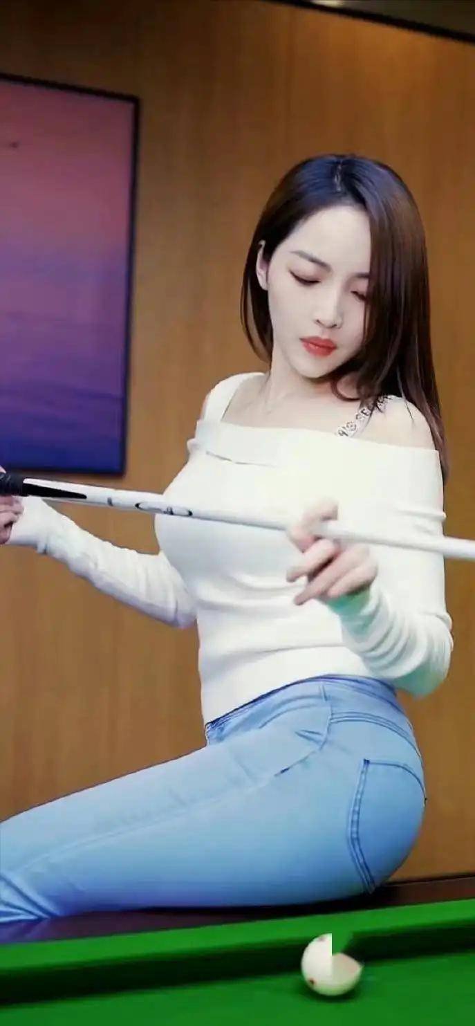 十年摆球无人问，一漏身材天下知！“王钟瑶”台球界的颜值担当_比赛_工作_裁判