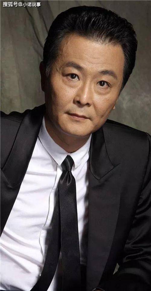 演员钱波:曾和妻子分居16年,一生无儿无女,如今将狗狗当成孩子去养!