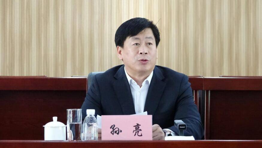 大兴安岭地委委员,塔河县委书记孙亮主持开班式.