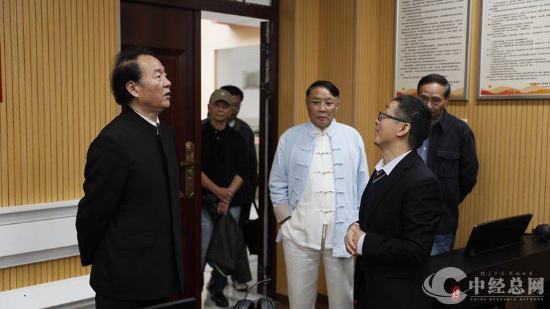 著名男高音歌唱家陈小涛受聘成艺大学音乐学院院长