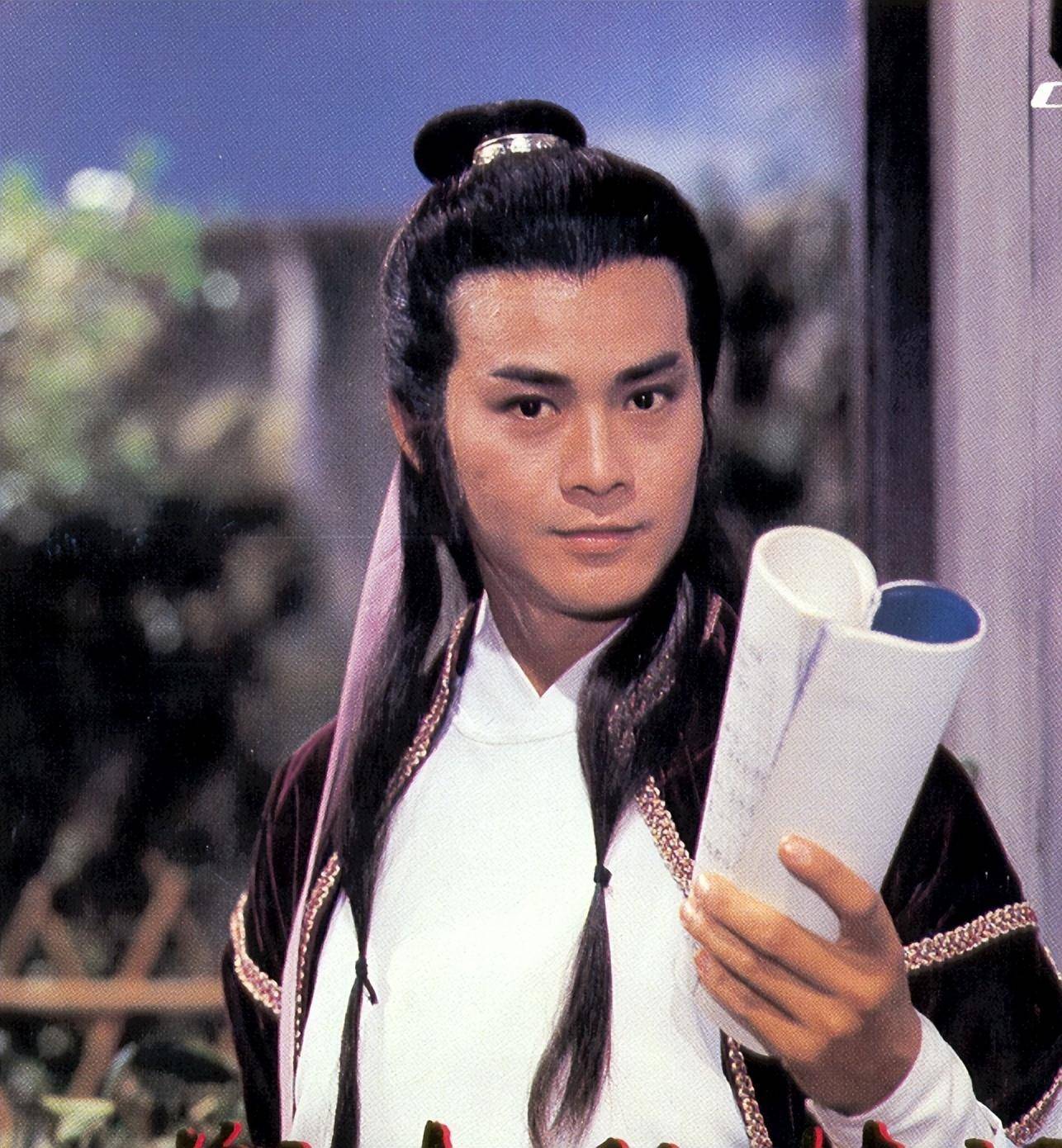 何家劲爆料郑少秋吃一口饭要咀嚼三十下!77岁秋官不老秘笈全扒皮