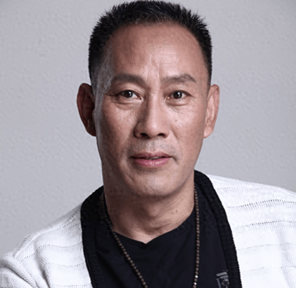 他被称"农民演员专业户",戏红人不红但为女儿选择做金融而骄傲