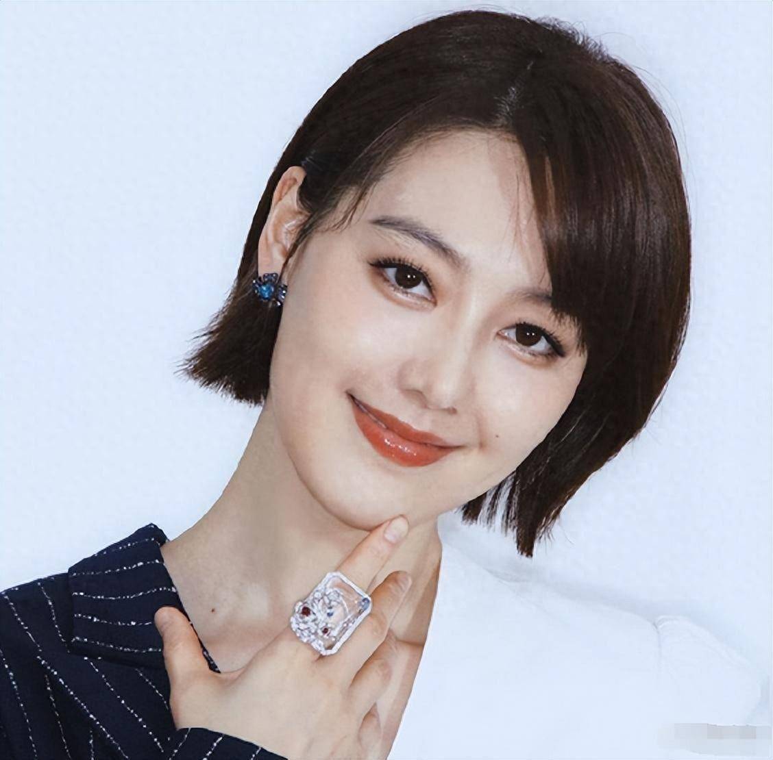 央视最美女主持被"辞退",只是因为私生活混乱?王冠有苦说不出
