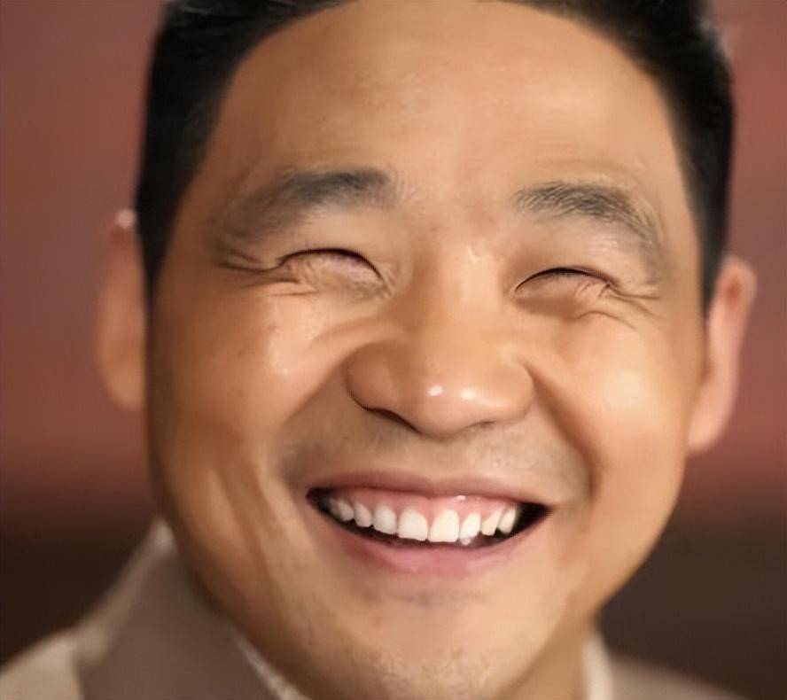 谁能想到那个靠"小眼睛"圈粉无数的喜剧演员来喜,私下里竟然是个婚姻