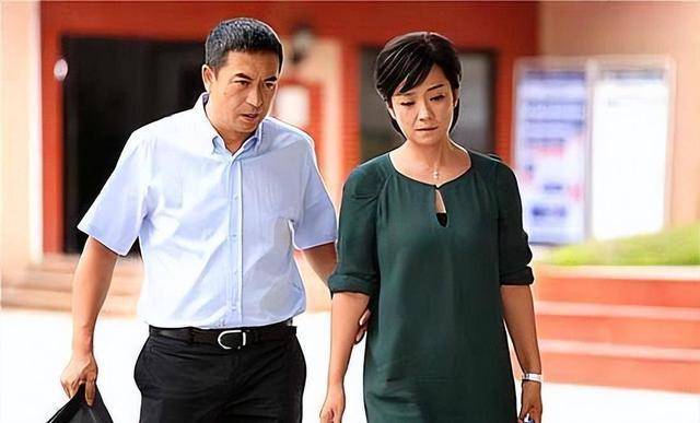 突发！曝张嘉译王海燕离婚，知情者曝离婚原因，最后同框画面曝光-张嘉译的老婆王海燕的前夫是谁