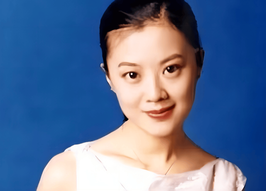 她曾是央视主持人,远嫁国外入英国国籍,如今54岁离婚回中国捞金_姜丰_生活_成为了