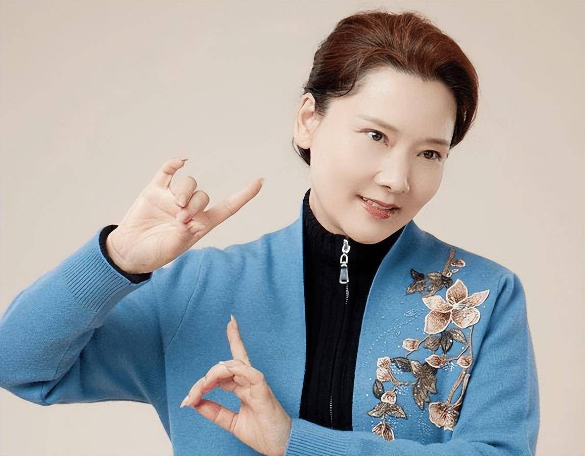 因长相太美无人敢追,父亲为她一辈子光棍,何赛飞魅力究竟有多大