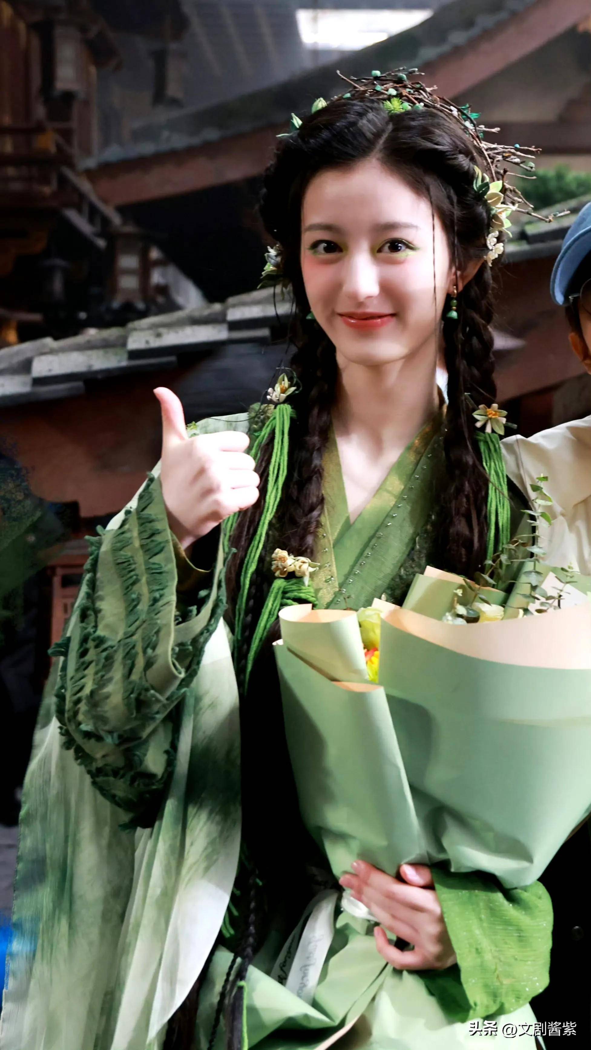 裴佳欣都说现在的演员门槛那么低了,网红都能来演戏了.