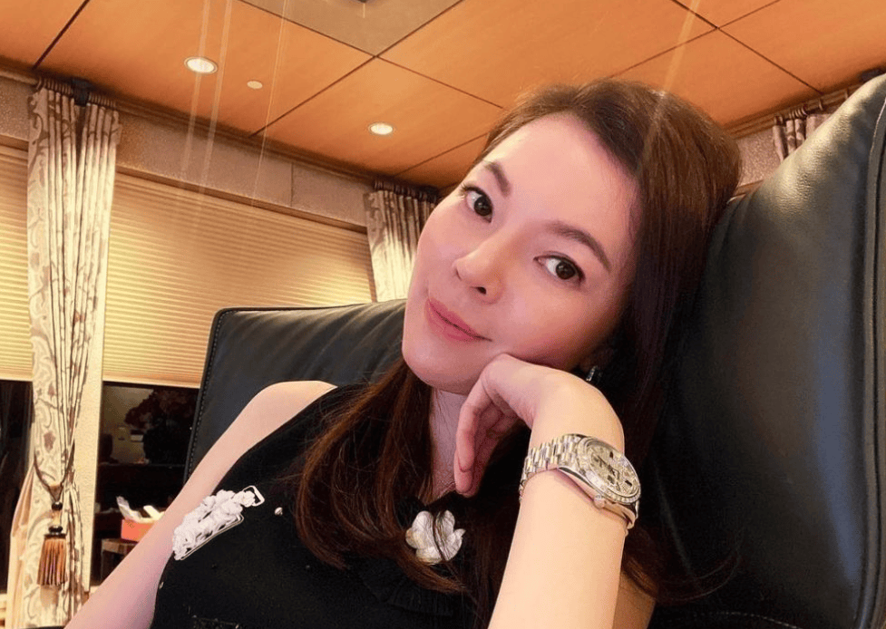 豪门都爱女明星?看郭台铭二婚妻子,展现豪门"顶级审美"