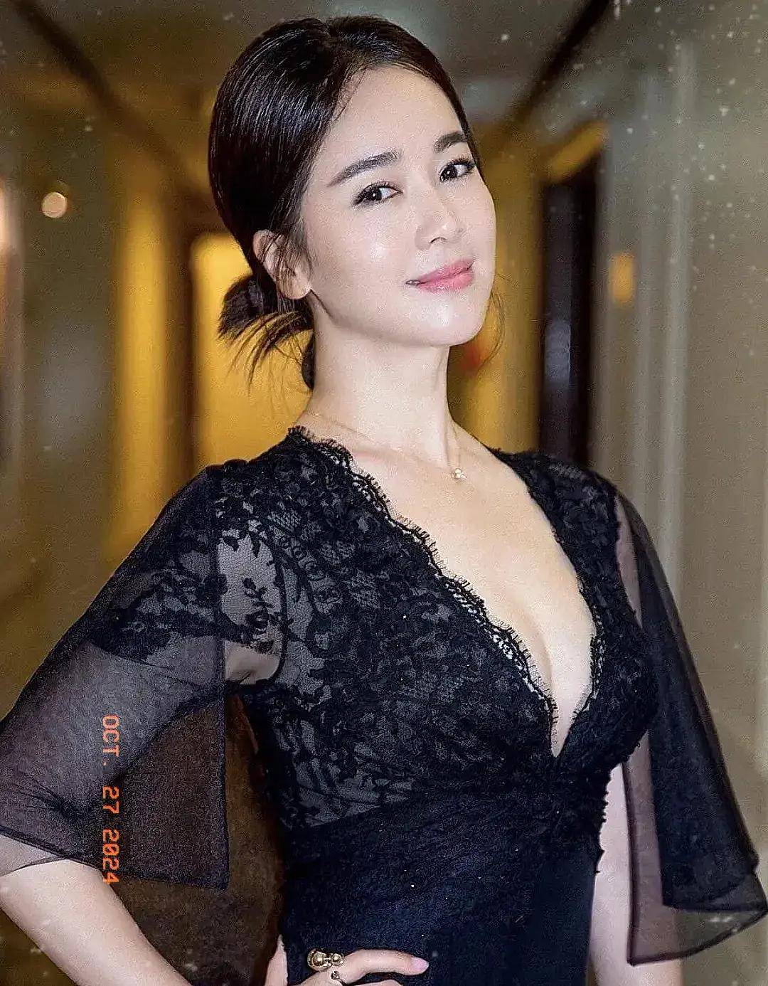 左小青身材有多撩人?当她下水那一刻,网友:"此乃人间尤物"!