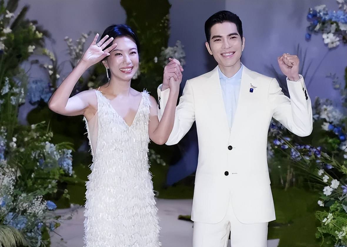 萧敬腾宣布156万礼金全捐出,婚后携林有慧赴日旅行恩爱压马路_婚礼