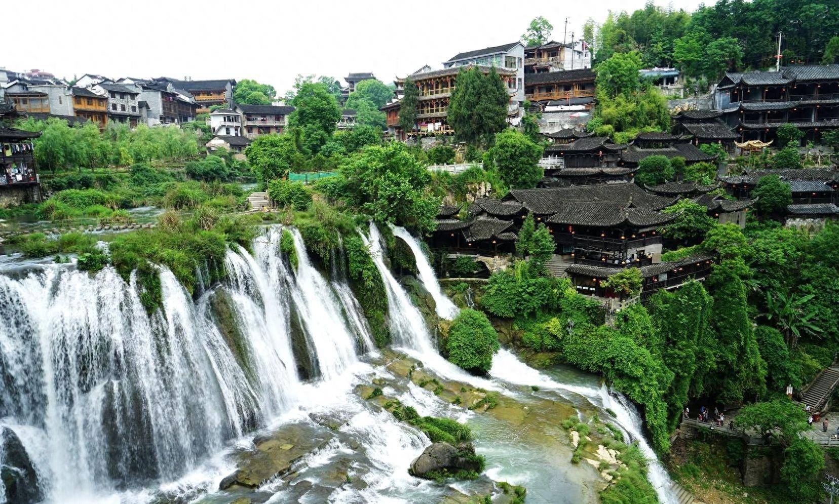 湖南湘西｜芙蓉镇：挂在瀑布上的千年古镇-第1张图片-旅游大全网