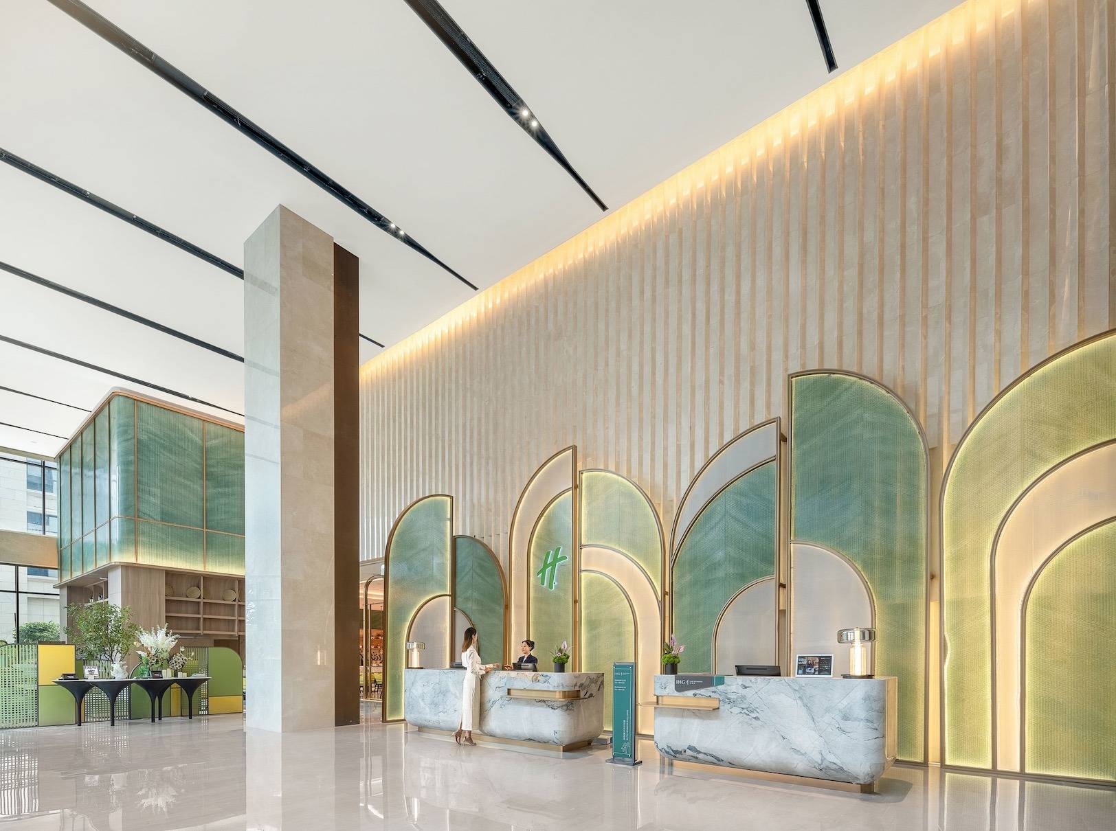 重庆南岸金辉套房假日酒店璀璨开业,世界于此江湖