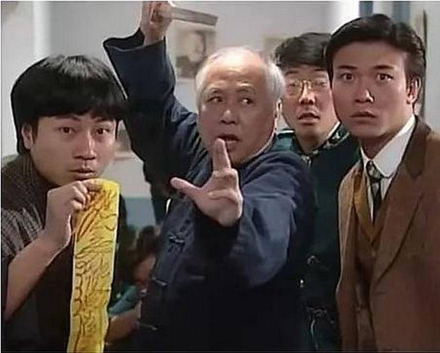 黎耀祥,楚原,楼南光等人出演了《大头绿衣斗僵尸》.