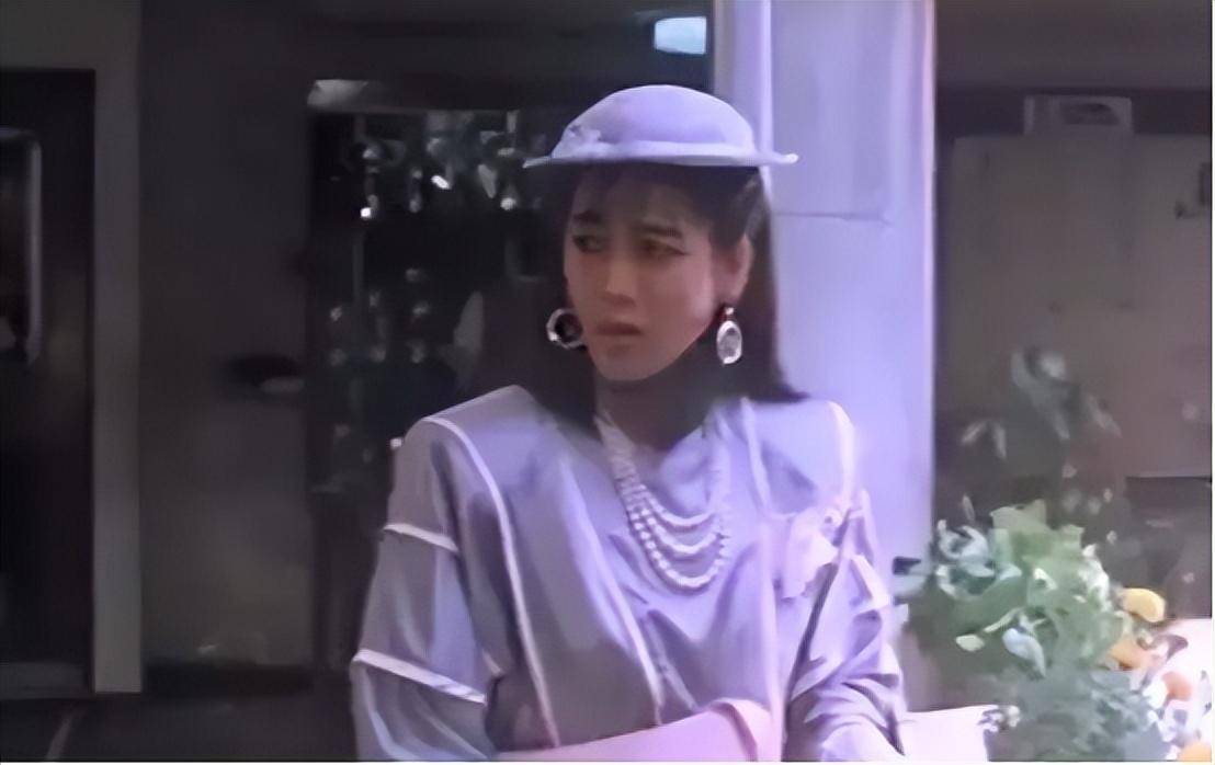 香港影坛最妩媚的武打女星,因为转型失败,不到30岁就退圈了_吕少玲