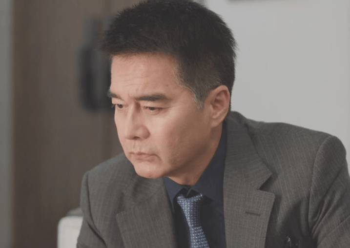 许亚军:一婚妻子离世,又与何晴遗憾离婚,4婚娶娇妻不变心_黄建萍_张晞