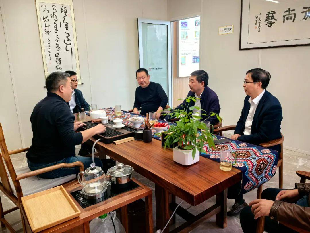 巴东县农业局,野三关镇政府领导莅临中茶恩施硒茶电信店指导!
