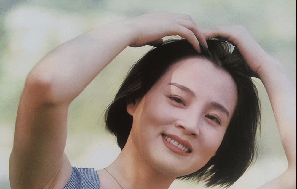 赵明明:月子期间办离婚,23年坚持不嫁陪伴女儿,52岁依然单身
