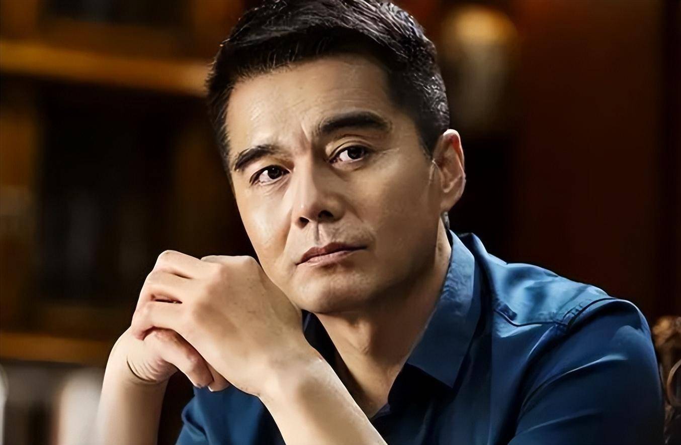 许亚军:一婚妻子离世,又与何晴遗憾离婚,4婚娶娇妻不变心_黄建萍_张晞