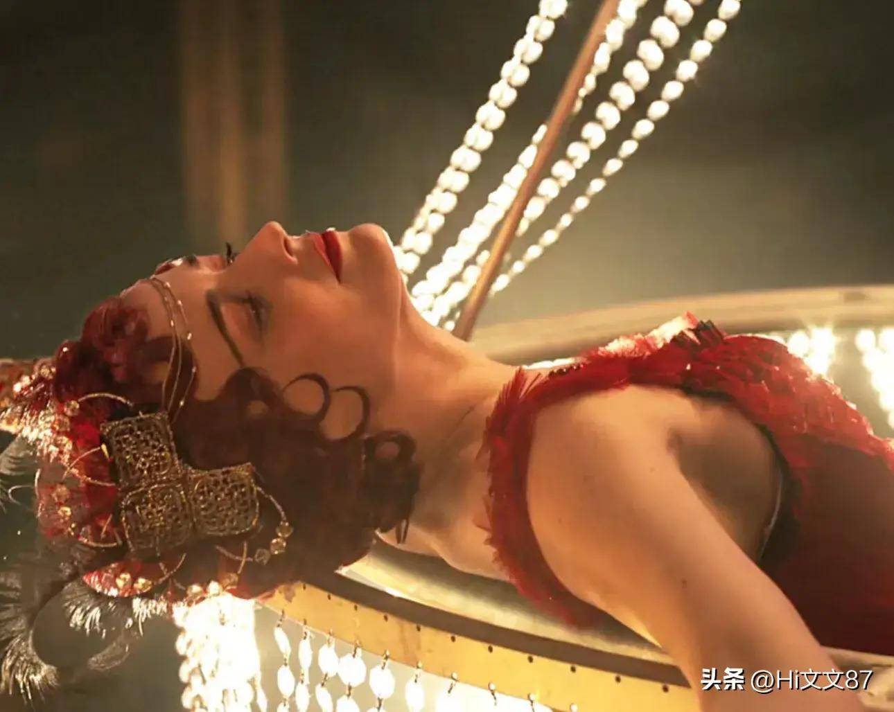 伊娃·格林在影片中将邦女郎维斯帕·林德复杂的内心世界演绎得淋漓