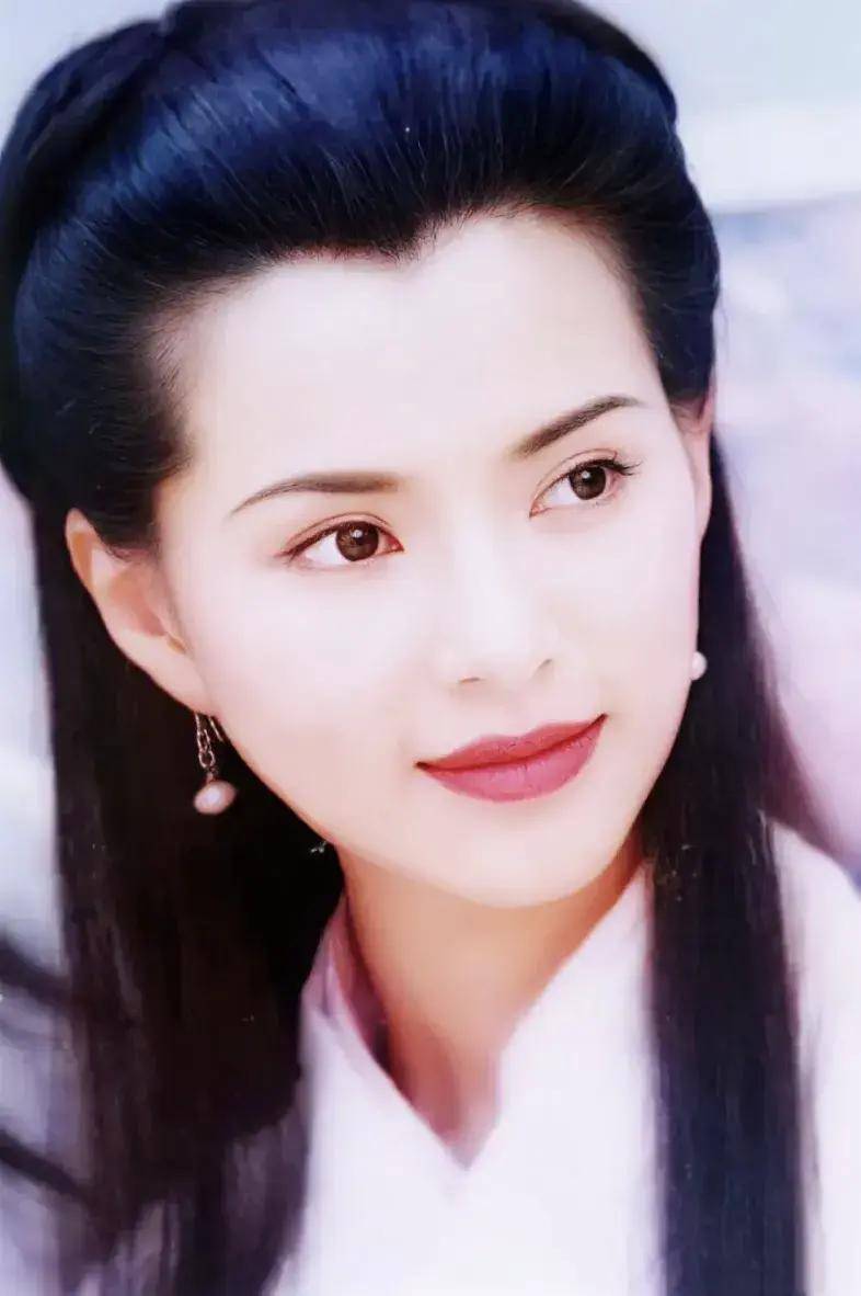 最美小龙女近况曝光:为渣男抑郁自杀,近60岁未婚无子,美如少女