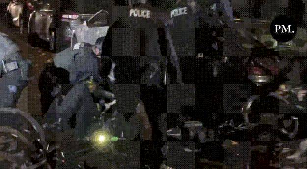 美大选余波未平,特朗普当选后,西雅图"起义军"动手开砸_美国_社会