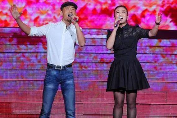 歌手张冬玲儿子近照曝光,五官完全不像阿宝,被指老公不是阿宝