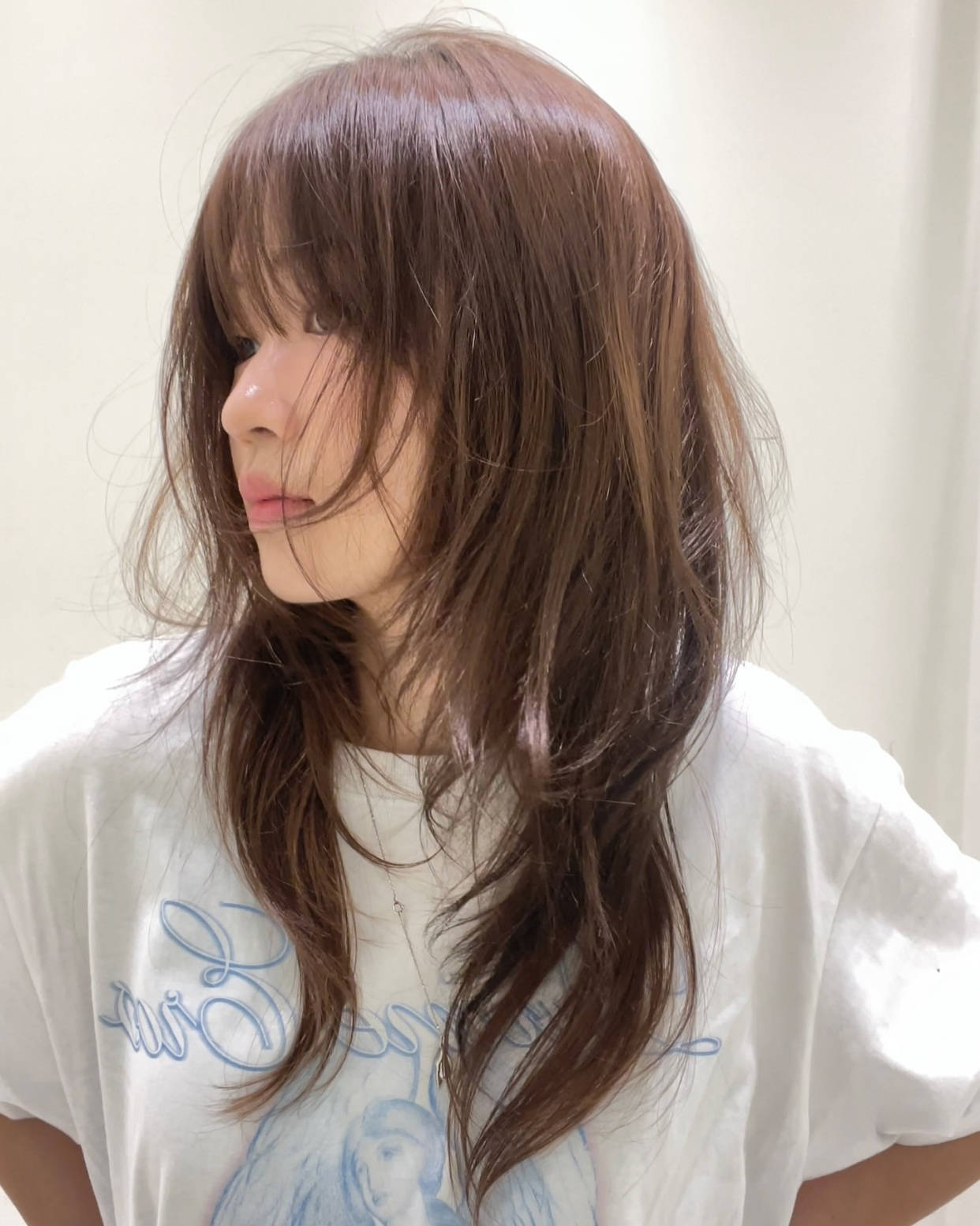 微卷造型烫中长发女性的时尚之选