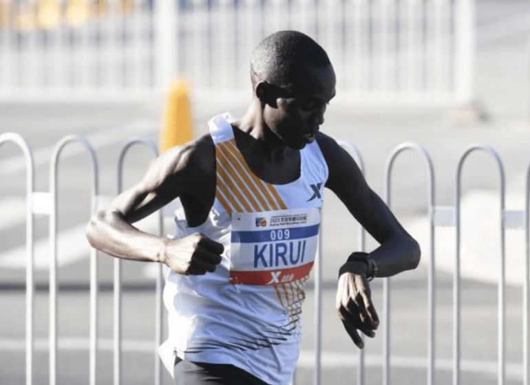 国内马拉松赛场再现低级失误,冠军变亚军,且损失超过21万奖金!