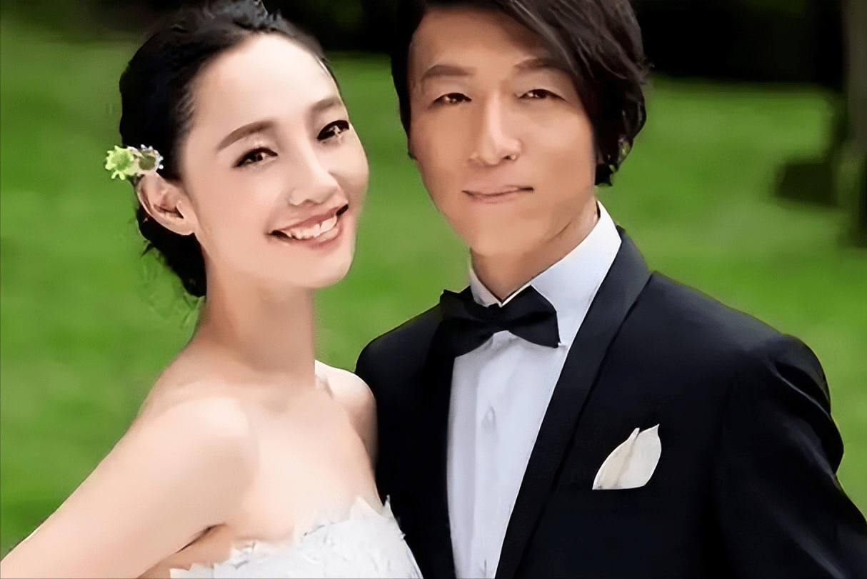 当时的白百何与乔羽凡还是圈内公认的模范夫妻.