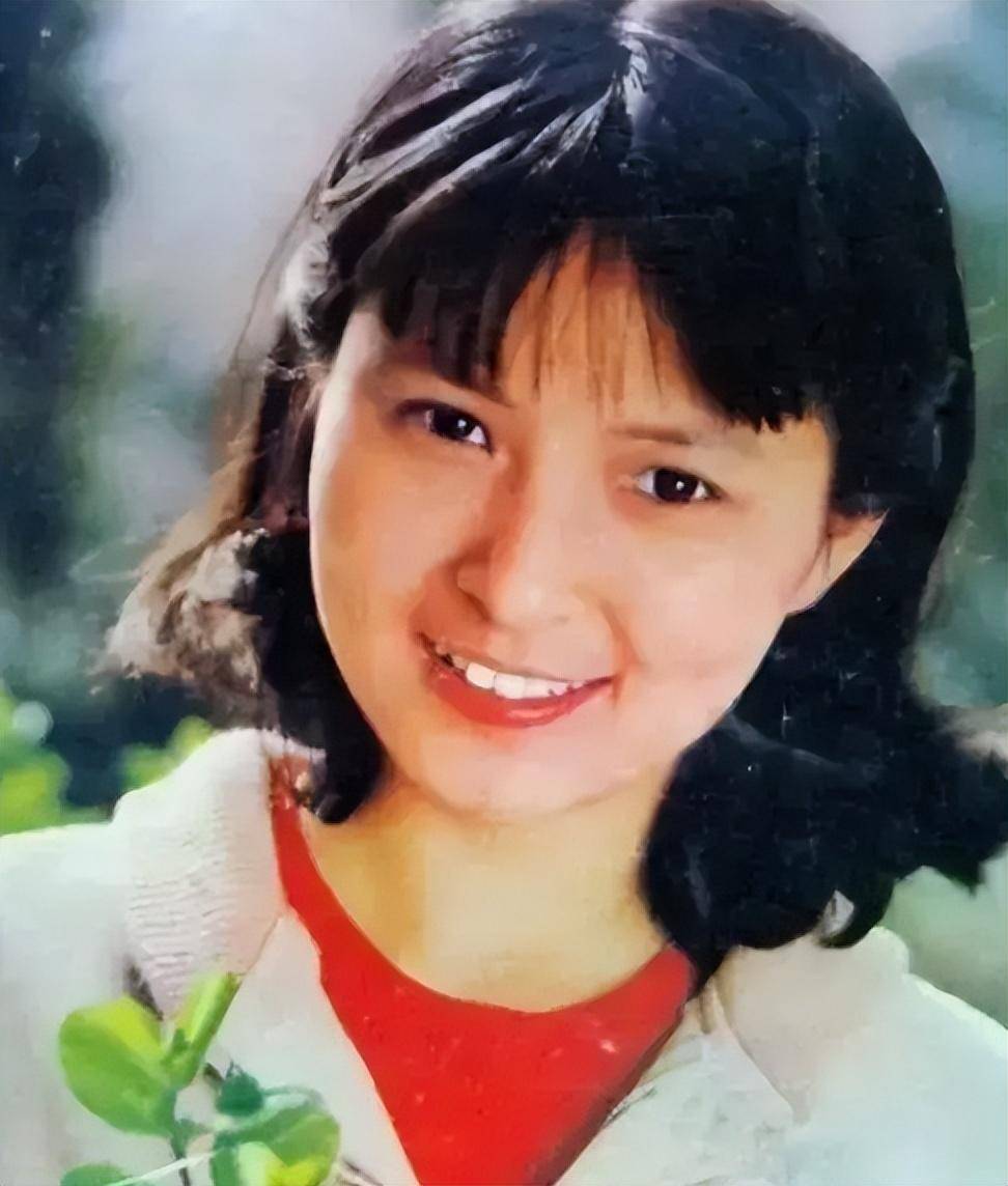 国家一级演员李羚:嫁大13岁丈夫,婚后住10平米车库,如今幸福吗