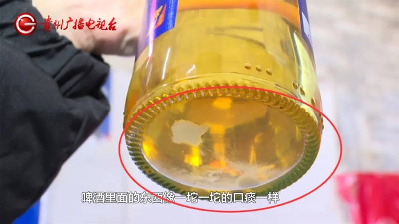 雪花啤酒勇闯天涯被指喝出痰状白色异物 同批十余件都有问题(图2)