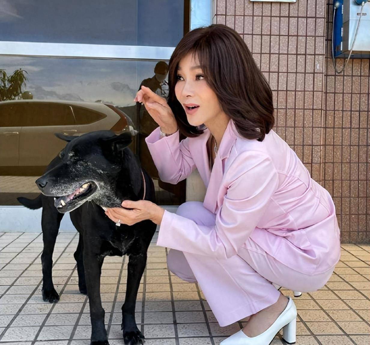 "亿万富婆"陈美凤:身边仍追求者不断,现男友比她小