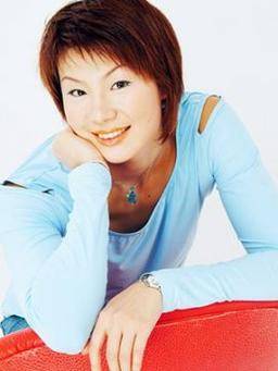 "亚洲蝶后"周雅菲:嫁丧妻莫科,被莫科前岳父母当女儿